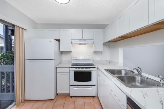 1421 NE 14th Court Q-19, Jensen Beach, FL 34957