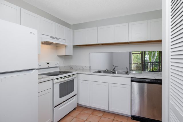 1421 NE 14th Court Q-19, Jensen Beach, FL 34957