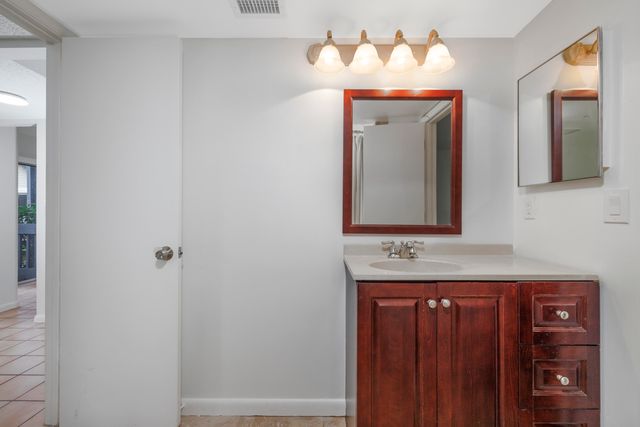 1421 NE 14th Court Q-19, Jensen Beach, FL 34957