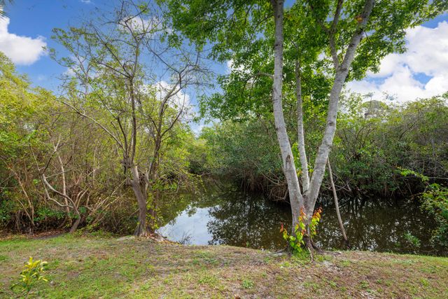 1421 NE 14th Court Q-19, Jensen Beach, FL 34957