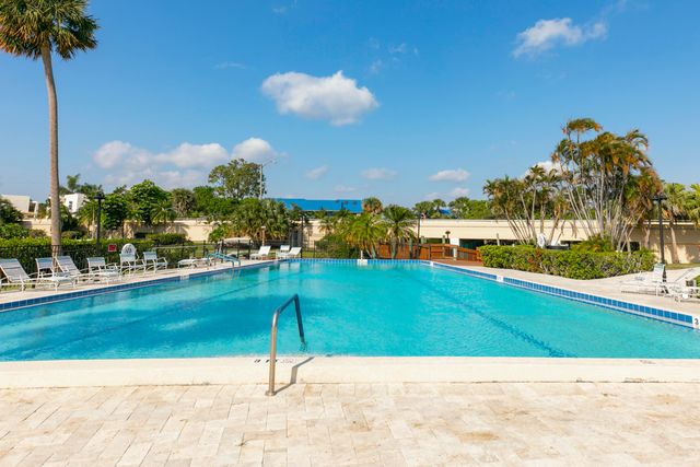 1421 NE 14th Court Q-19, Jensen Beach, FL 34957