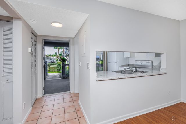 1421 NE 14th Court Q-19, Jensen Beach, FL 34957