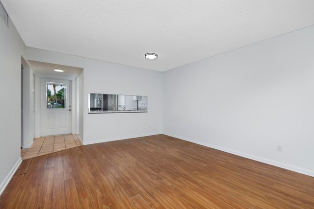 1421 NE 14th Court Q-19, Jensen Beach, FL 34957