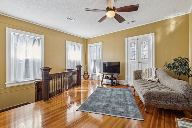 819 S Crockett Street, Sherman, TX 75090
