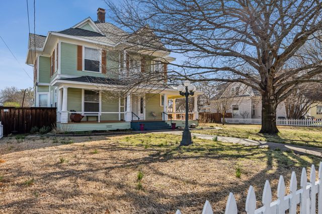 819 S Crockett Street, Sherman, TX 75090
