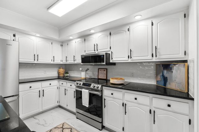304 75th Ave N Apt H, Myrtle Beach, SC 29572
