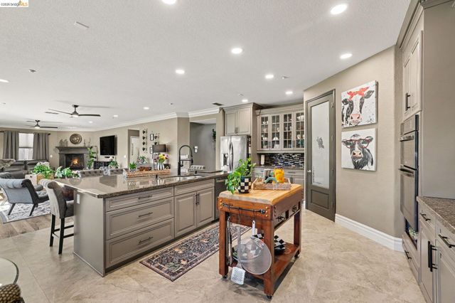 1587 Dawnview Dr, Brentwood, CA 94513