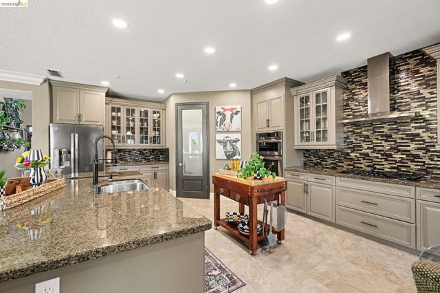1587 Dawnview Dr, Brentwood, CA 94513