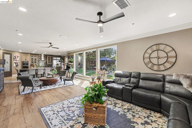 1587 Dawnview Dr, Brentwood, CA 94513