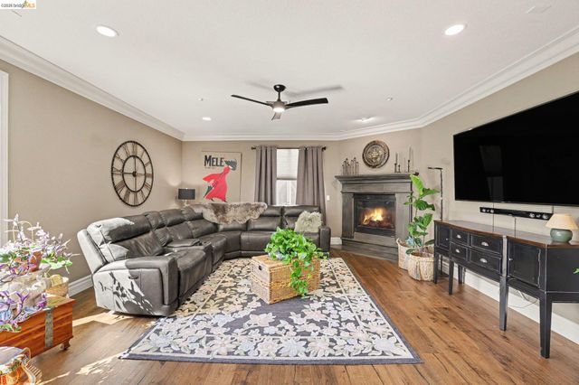1587 Dawnview Dr, Brentwood, CA 94513