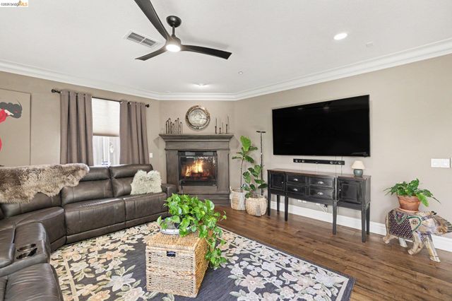 1587 Dawnview Dr, Brentwood, CA 94513