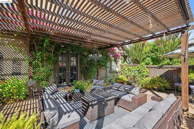 1587 Dawnview Dr, Brentwood, CA 94513