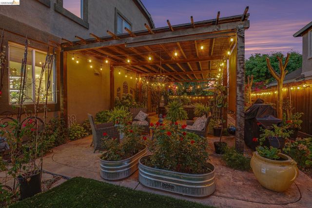 1587 Dawnview Dr, Brentwood, CA 94513