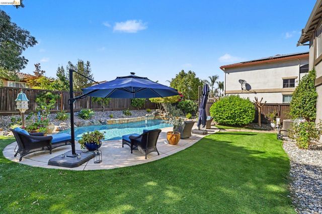 1587 Dawnview Dr, Brentwood, CA 94513