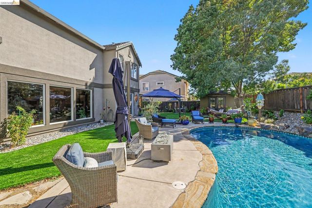 1587 Dawnview Dr, Brentwood, CA 94513