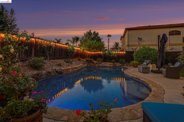 1587 Dawnview Dr, Brentwood, CA 94513