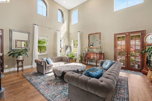 1587 Dawnview Dr, Brentwood, CA 94513
