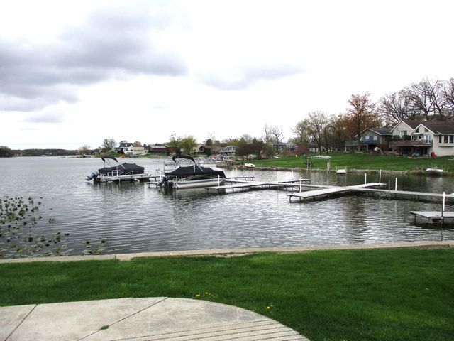 1762 Broadacre Road, Crown Point, IN 46307