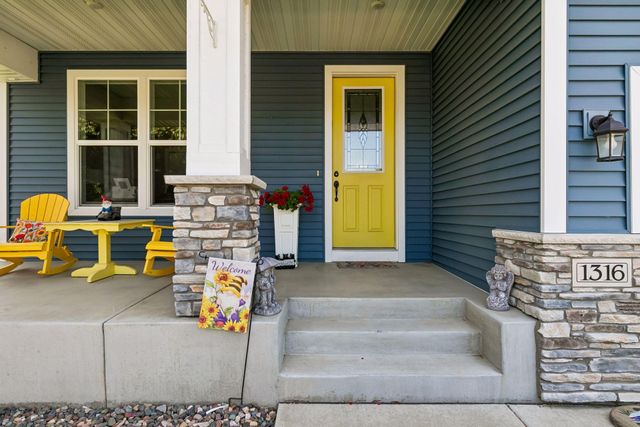 1316 Bluff Border Road, New Richmond, WI 54017