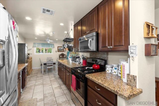 9254 Shadow Hill Rd, Santee, CA 92071