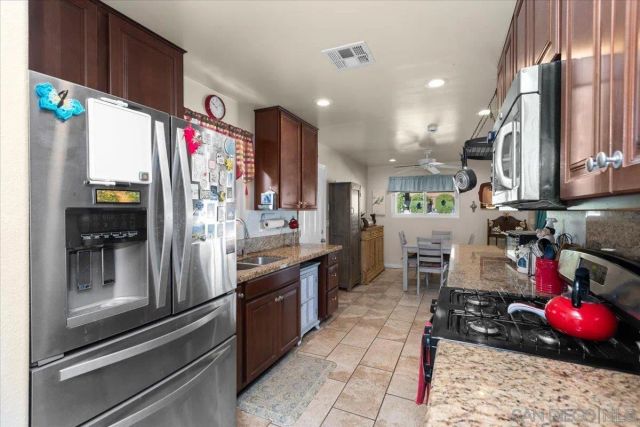 9254 Shadow Hill Rd, Santee, CA 92071