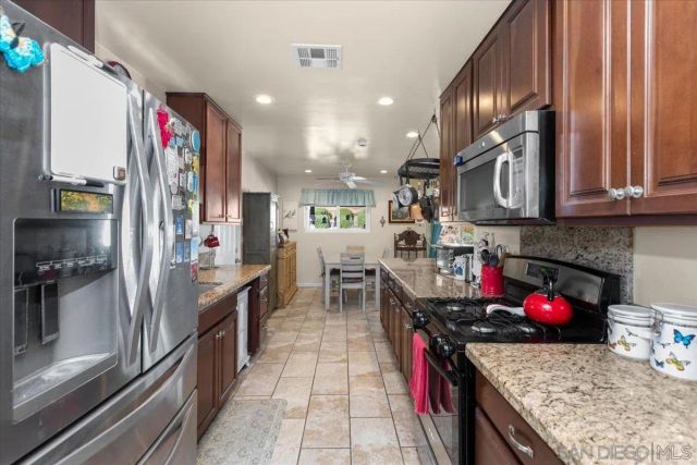 9254 Shadow Hill Rd, Santee, CA 92071