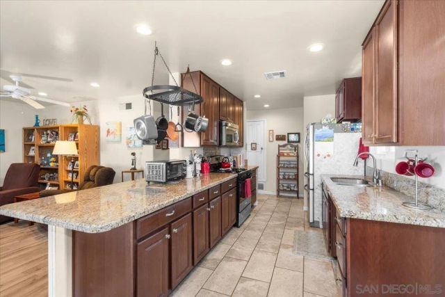 9254 Shadow Hill Rd, Santee, CA 92071
