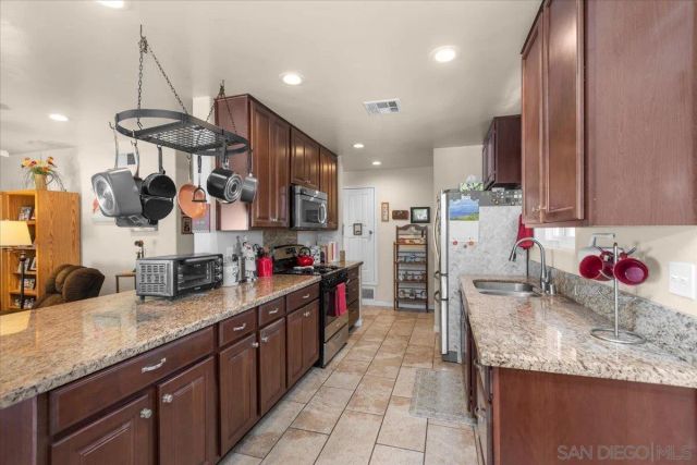 9254 Shadow Hill Rd, Santee, CA 92071