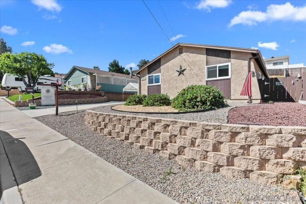 9254 Shadow Hill Rd, Santee, CA 92071