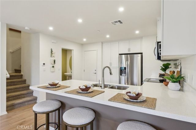 15513 April Dawn Way 3, Fontana, CA 92336