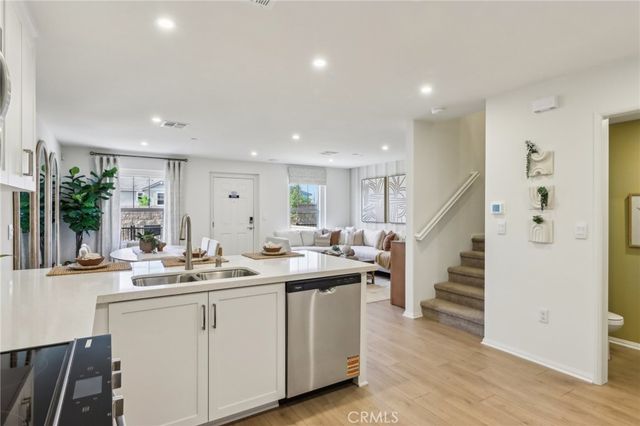 15513 April Dawn Way 3, Fontana, CA 92336