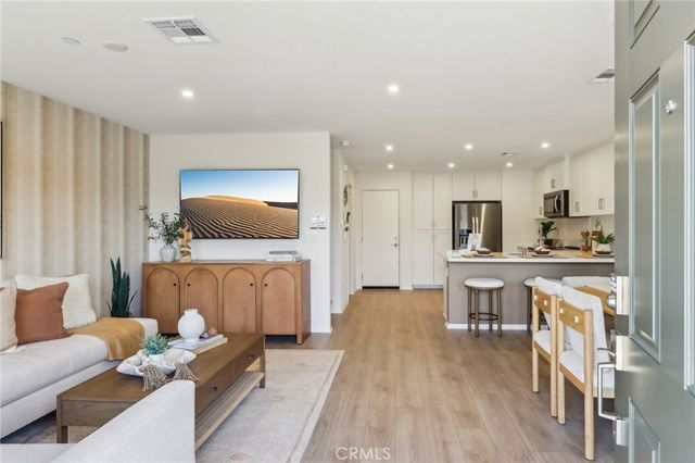 15513 April Dawn Way 3, Fontana, CA 92336