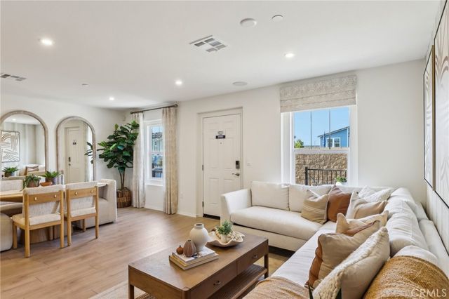 15513 April Dawn Way 3, Fontana, CA 92336