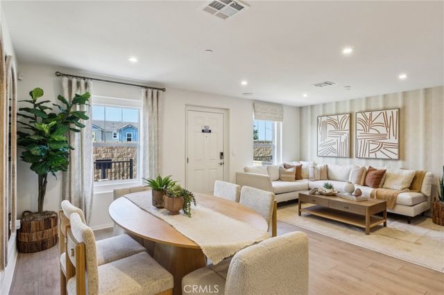 15513 April Dawn Way 3, Fontana, CA 92336