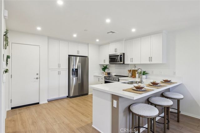 15513 April Dawn Way 3, Fontana, CA 92336