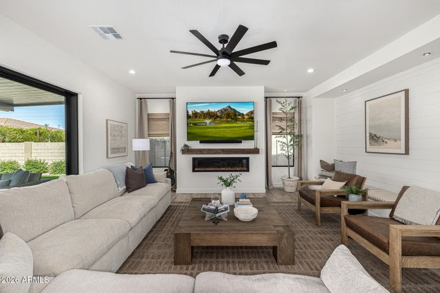 3934 E SAGEBRUSH Street, Gilbert, AZ 85296