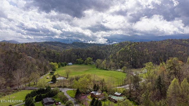 1935 Sb Ogle Lane, Sevierville, TN 37876