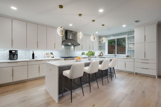 1018 Grandview Avenue, Dallas, TX 75223