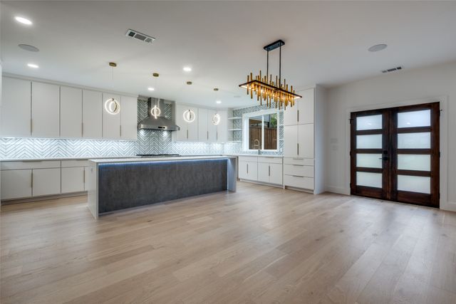 1018 Grandview Avenue, Dallas, TX 75223