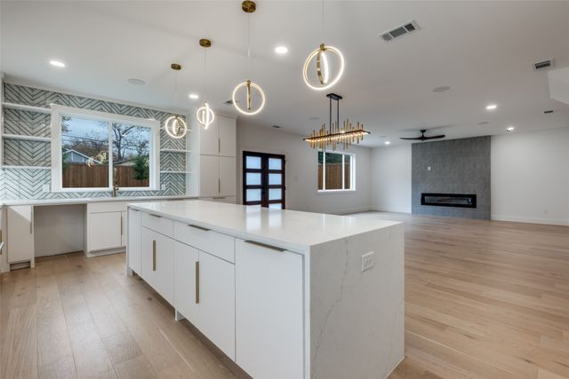 1018 Grandview Avenue, Dallas, TX 75223