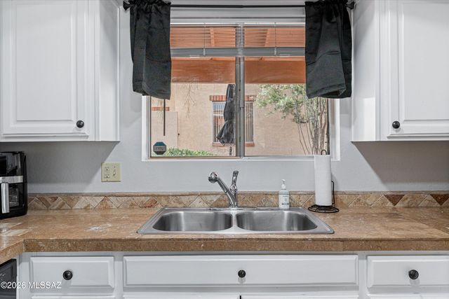5755 N Camino Esplendora, Tucson, AZ 85718