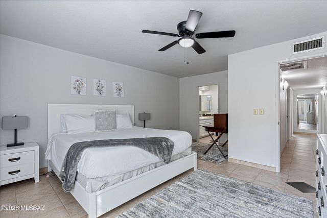 5755 N Camino Esplendora, Tucson, AZ 85718