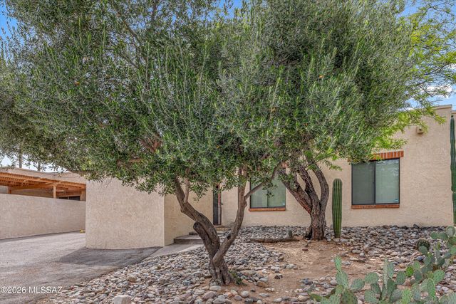 5755 N Camino Esplendora, Tucson, AZ 85718