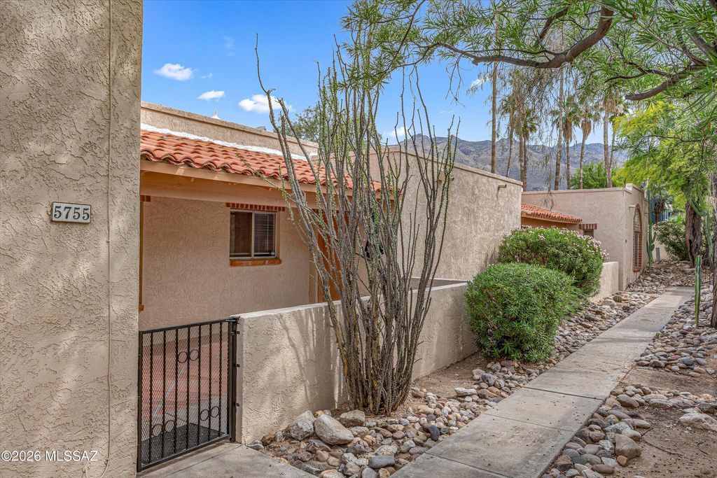 5755 N Camino Esplendora, Tucson, AZ 85718
