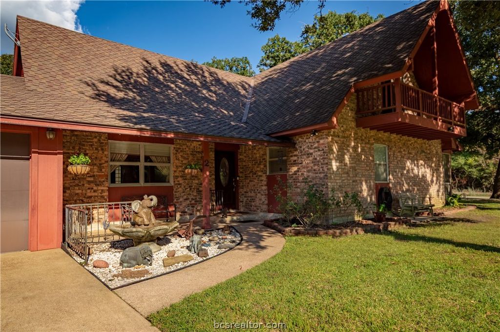 2 Valley View, Hilltop Lakes, TX 77871 — exterior