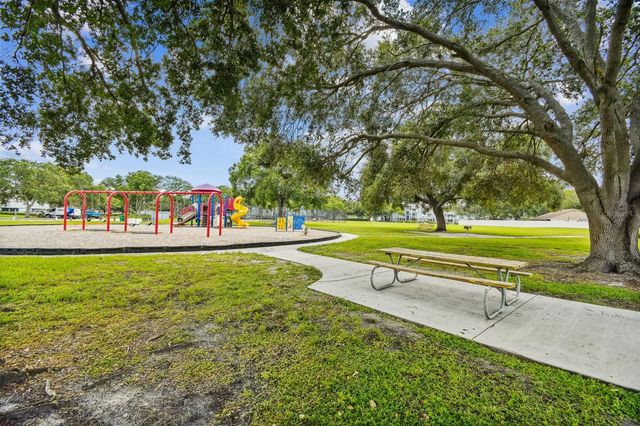 5485 FRIARSWAY DRIVE, Tampa, FL 33624
