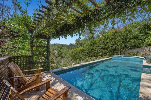 79 Dapplegray Lane, Rolling Hills Estates, CA 90274