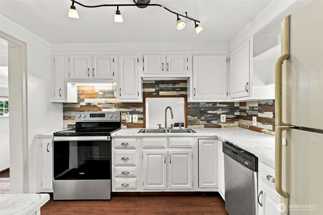 17053 35th Avenue S, Seatac, WA 98188