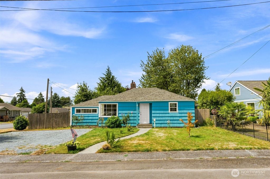 17053 35th Avenue S, Seatac, WA 98188