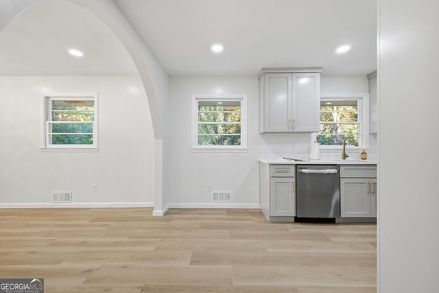 180 E Greenwood Drive, Carrollton, GA 30117
